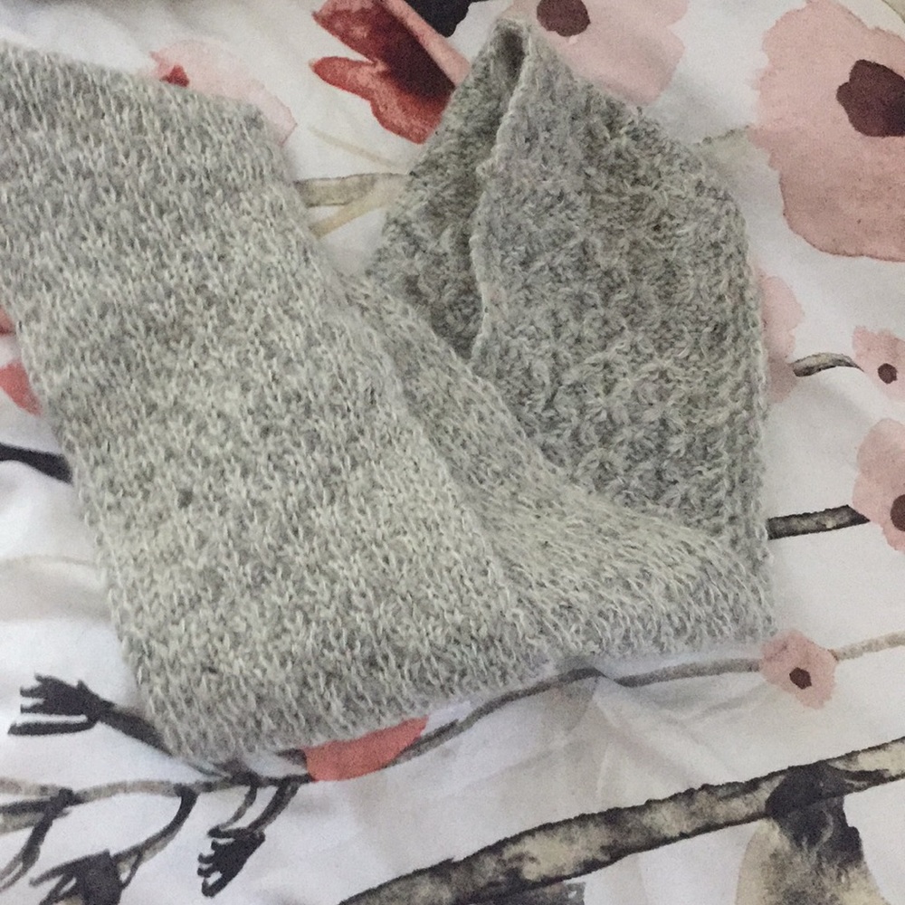 Wool scarf - Picture 3 of 3